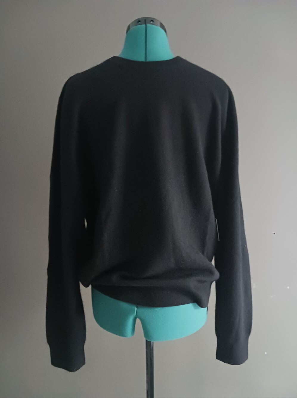 NWT Saks Fifth Avenue 100% Cashmere Classic Black Crewneck Sweater, Size XL